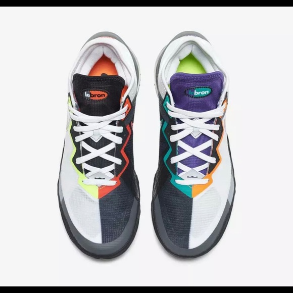 Nike LeBron James 18 Low Greedy White Green CV7562 - Picture 8 of 10